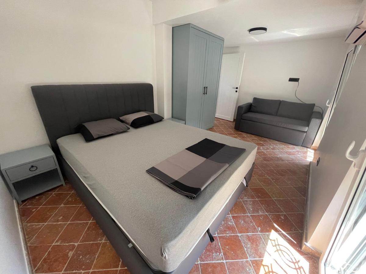 Modern Waterfront 3-Bed Apartment Donja Kostanjica المظهر الخارجي الصورة